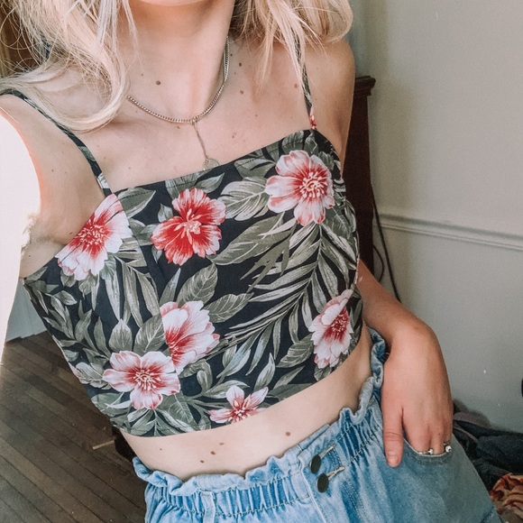 American Eagle Outfitters Tops - AMERICAN EAGLE CROP TOP